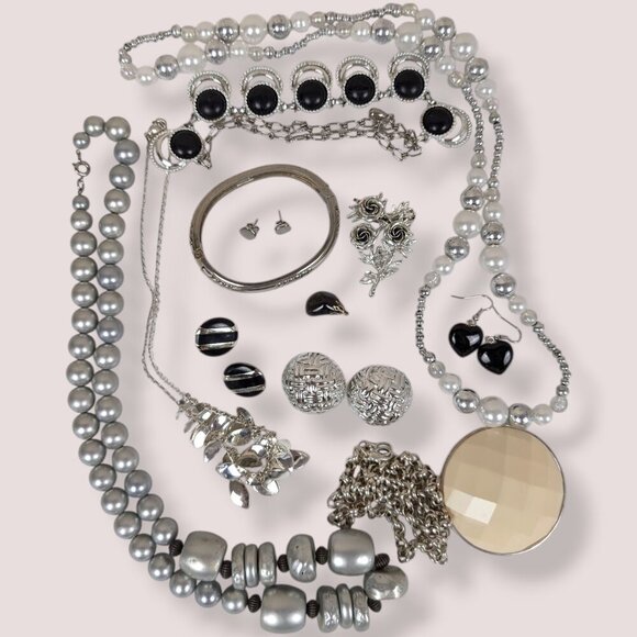 004 - Vintage To Now Jewelry Lot - Silver Dreams - Picture 1 of 5